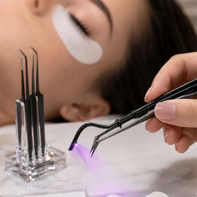 Mini lampa UV do rzęs z pęsetą – Eyelash Extension Uv Glue recenzja i cena